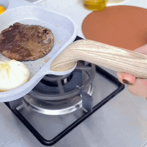 Casseroles d'angle magiques